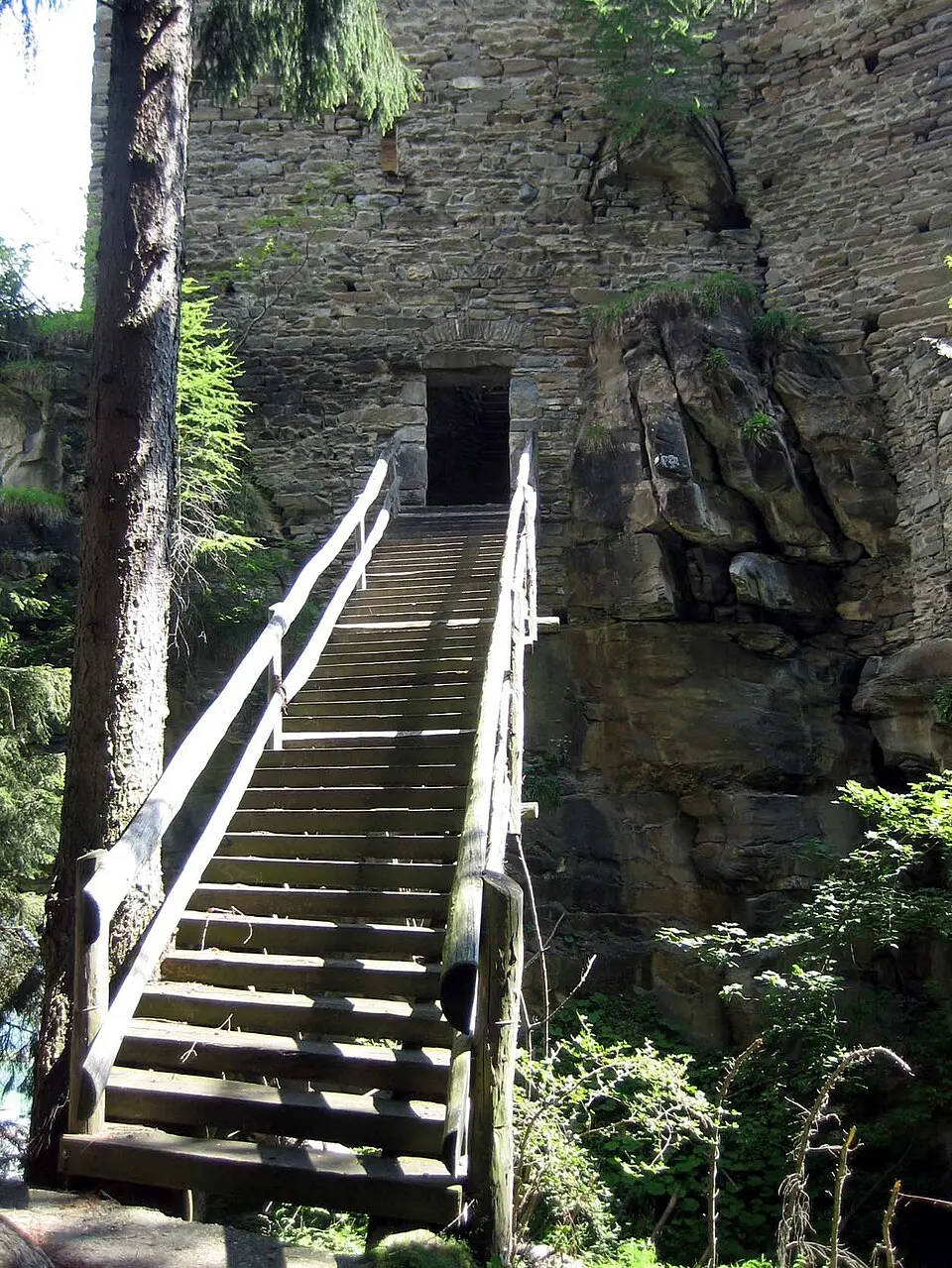 Image: upload by Adrian Michael · CC BY-SA 3.0 Burg Obertagstein