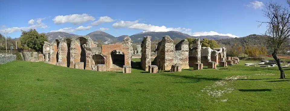 Anfiteatro romano di Amiternum