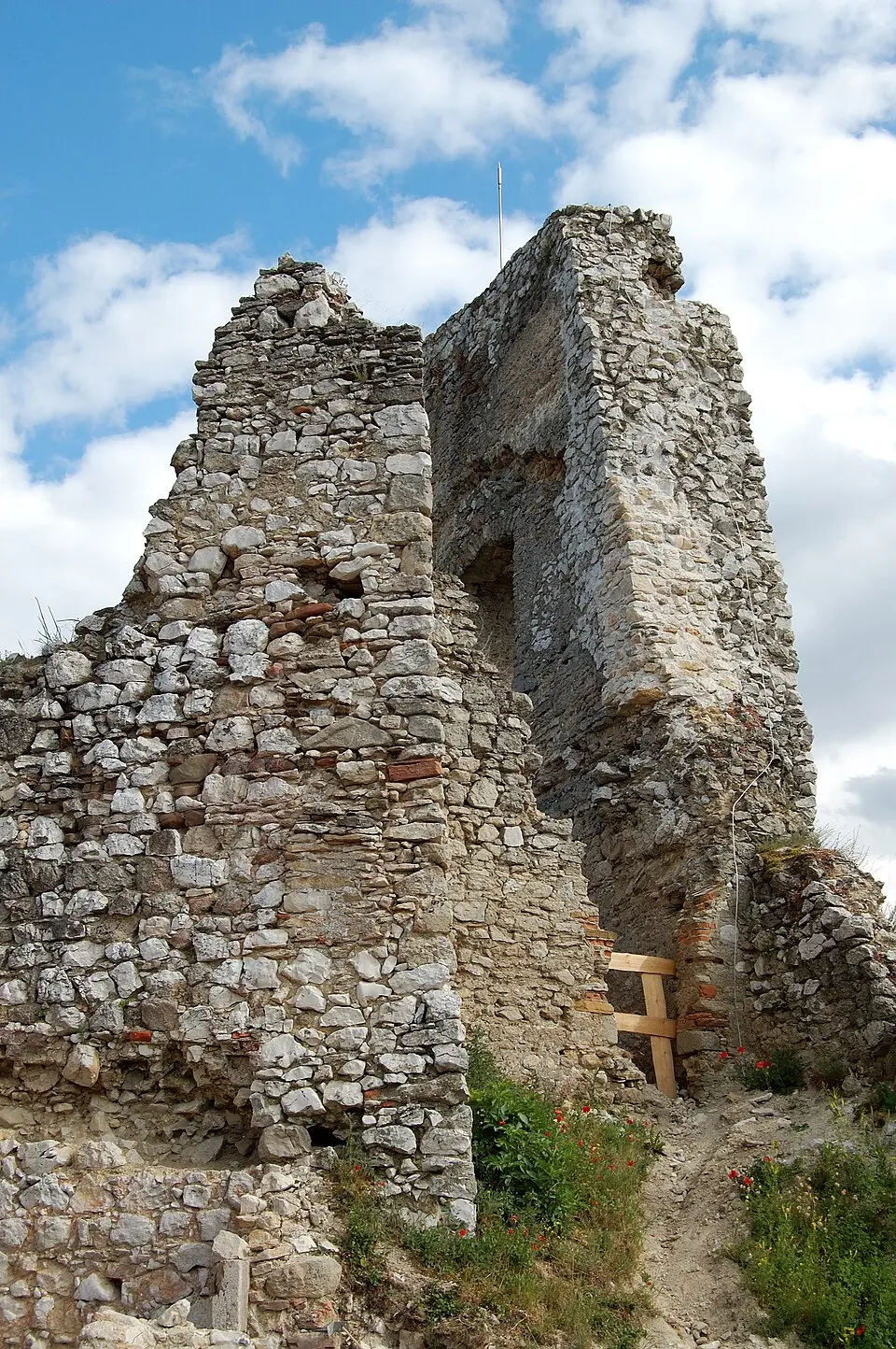 Čachtický hrad, palác hradný II.