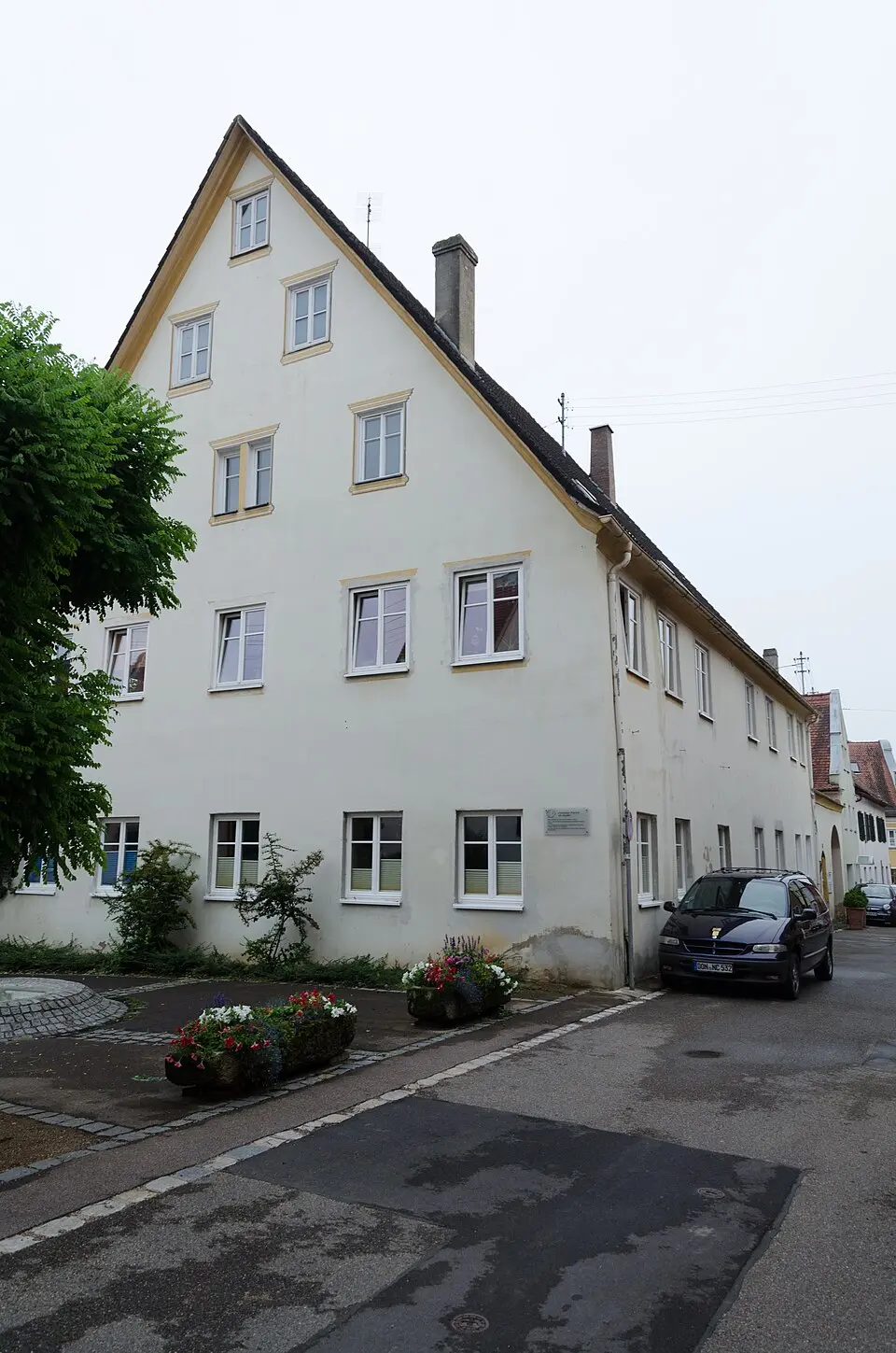 Slika: Tilman2007 · CC BY-SA 3.0 Ehemaliges Jesuitenkloster, jetzt Wohn- und Geschäftshaus