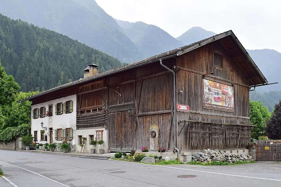 Ehem. Bauernhaus, Wohnhaus und Galerie zum alten Ötztal