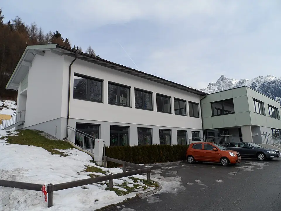 Bild: Leitzsche · CC0 Volksschule Ötzerau