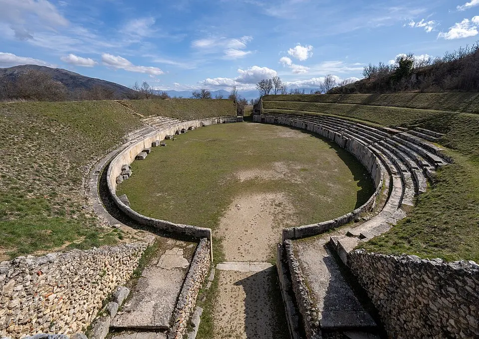 anfiteatro romano di Alba Fucens