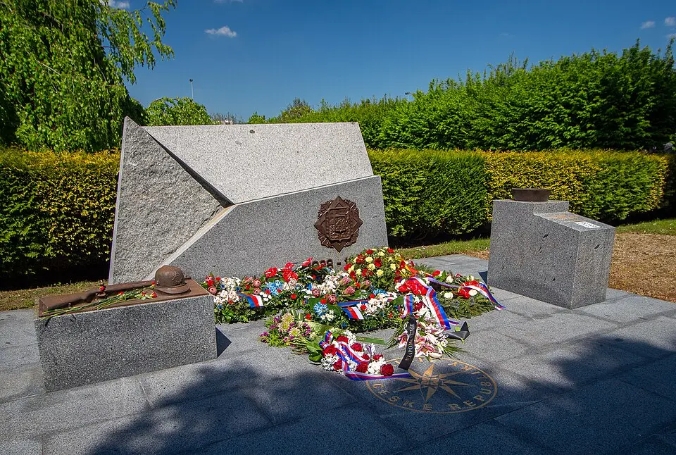 Memorial to members of the police and gendarmerie