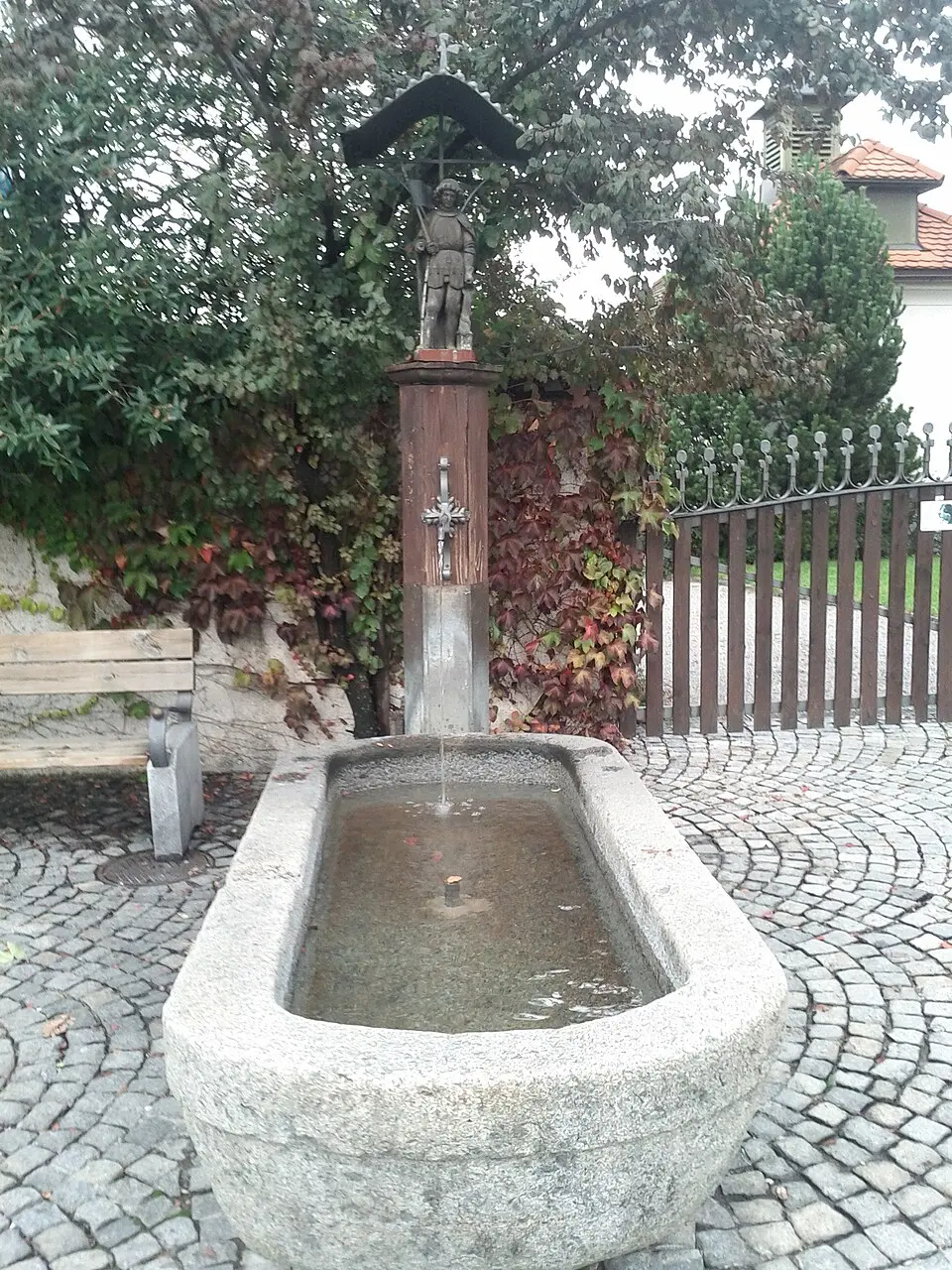 Slika: Leitzsche (talk) · CC BY-SA 3.0 AT Dorfbrunnen