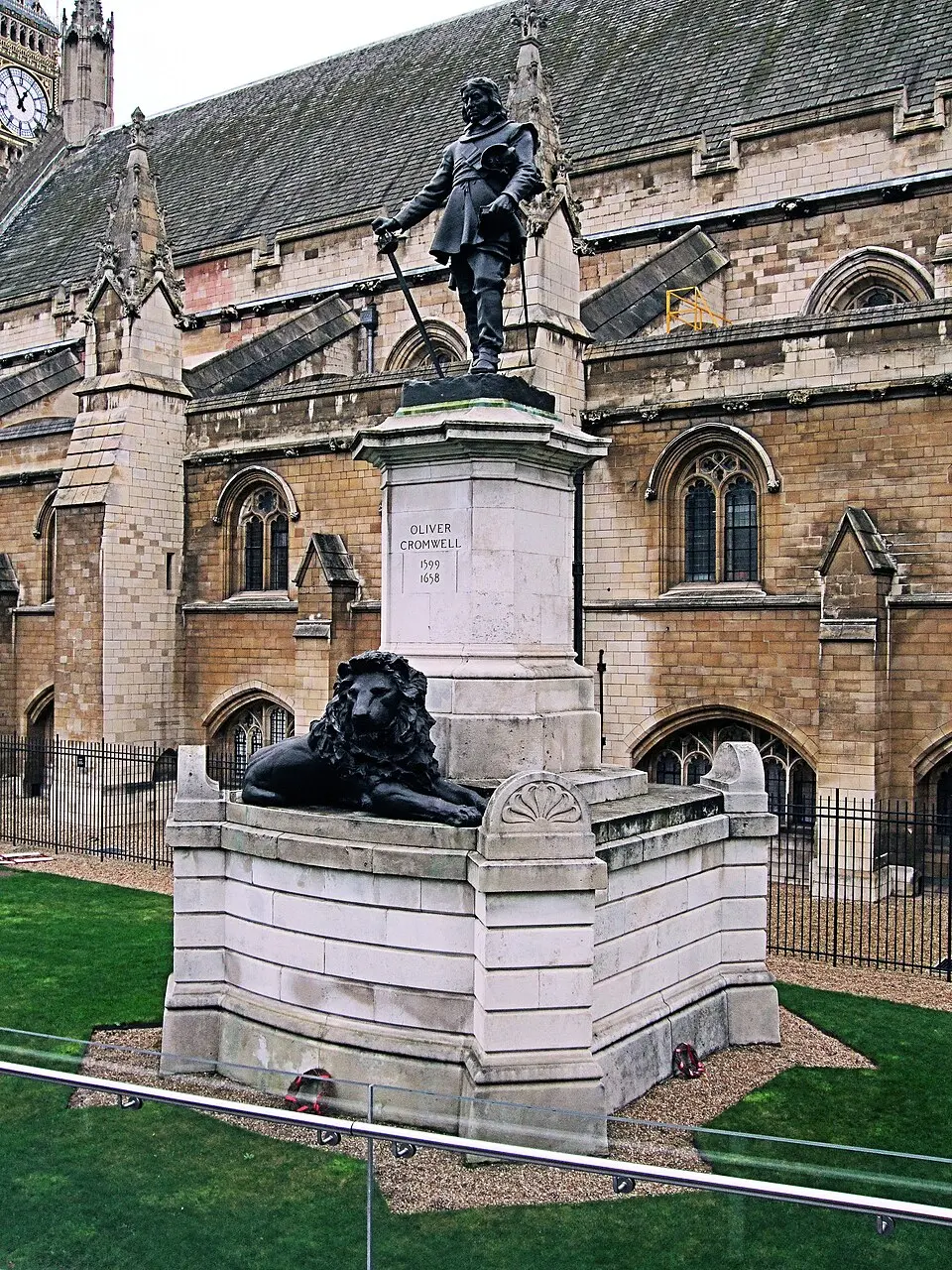 Statue of Oliver Cromwell