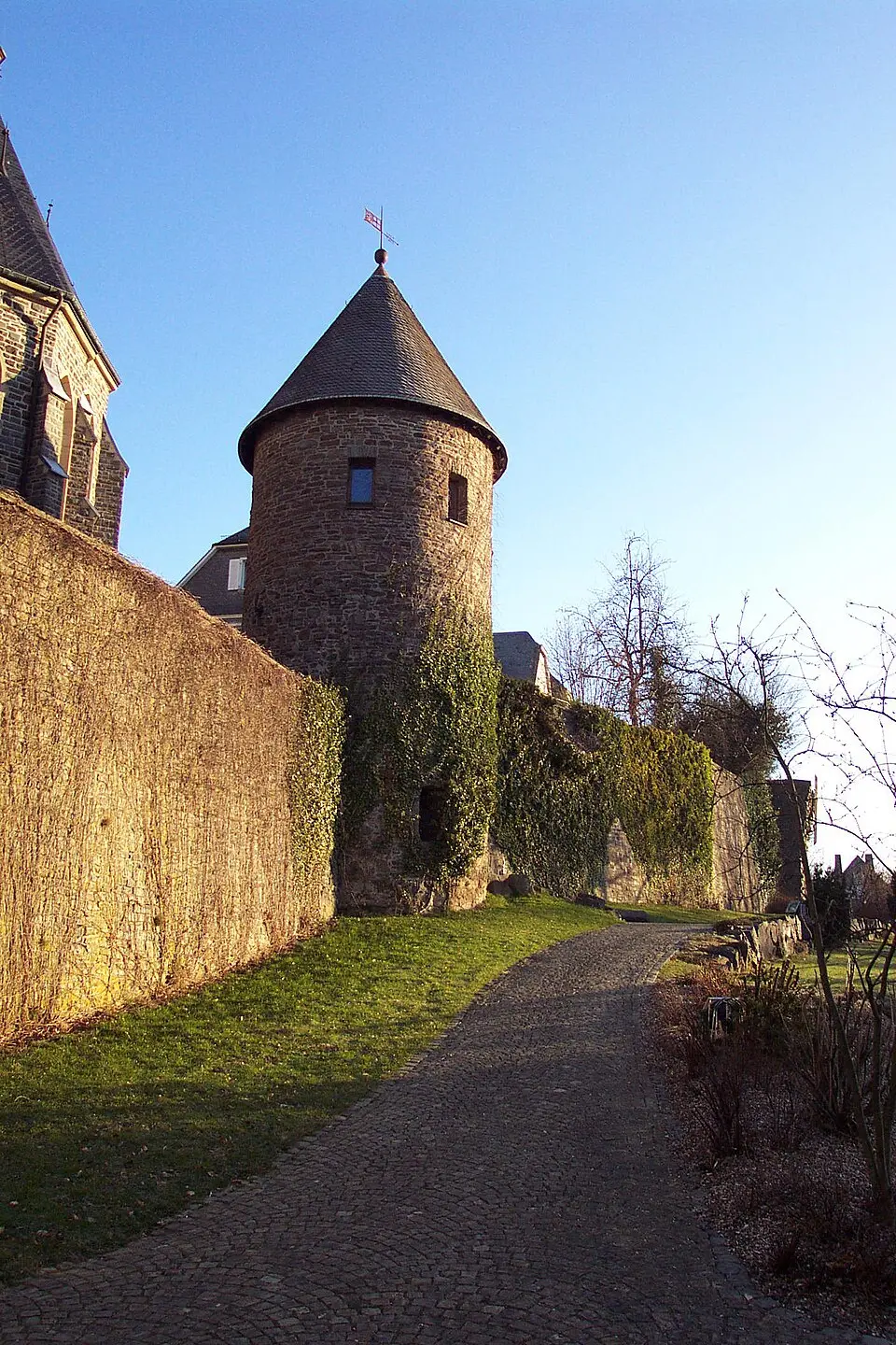 Bild: Donald Townsed · CC BY-SA 2.5 Stadtbefestigung Olpe