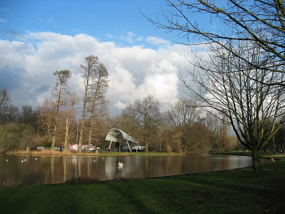 Slika: Sybren · CC BY-SA 3.0 Vondelpark Openluchttheater