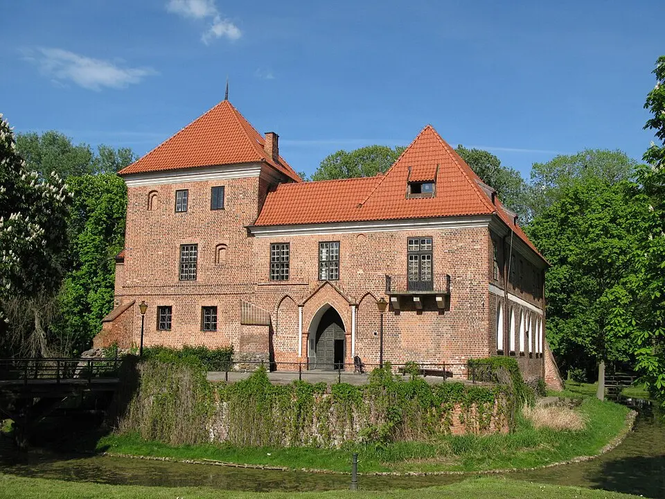 Muzeum - Zamek w Oporowie