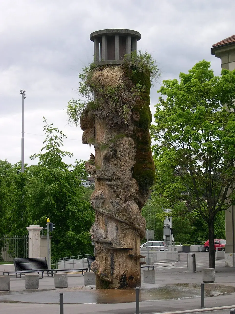 Bild: Supermutz at German Wikipedia · CC BY-SA 3.0 Meret-Oppenheim-Brunnen