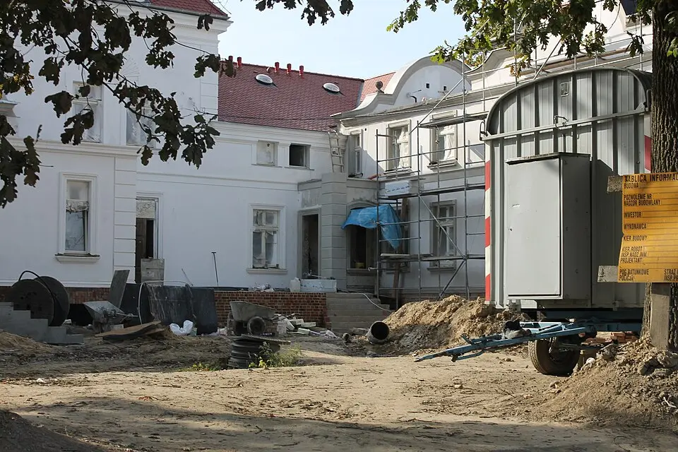 Dwór (dec. pałac) w Orłowie