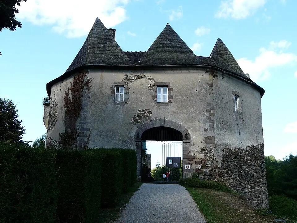 Image: Père Igor · CC BY-SA 4.0 château de Comborn