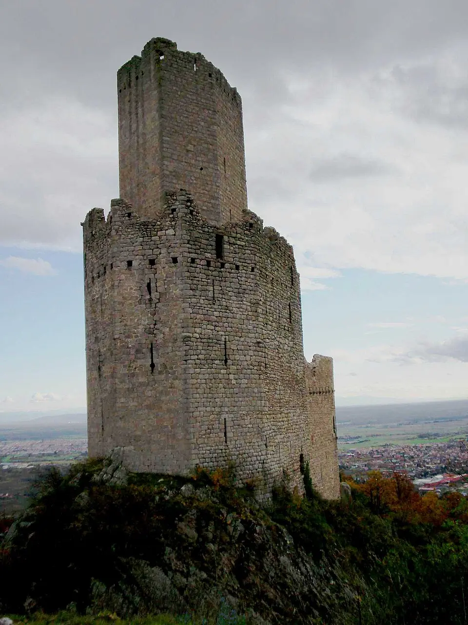 Image: Dsch67, edited by Ahandrich · CC BY-SA 3.0 Château de l'Ortenbourg