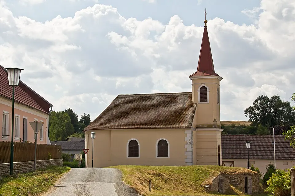 Obrázok: Duke of W4 · CC BY-SA 3.0 AT Ortskapelle hl. Laurentius