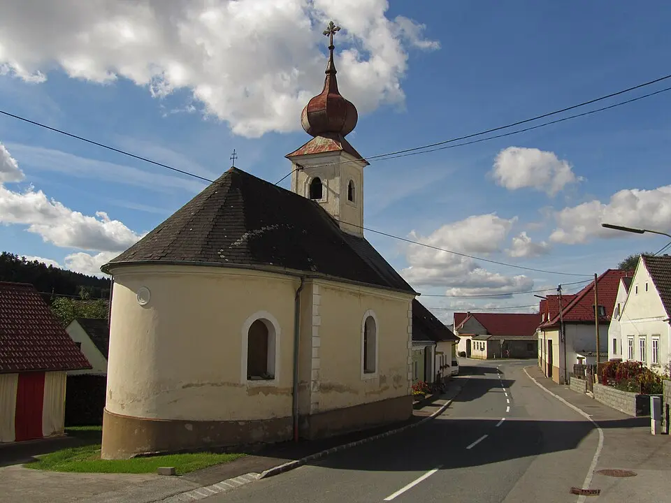 Obrázok: Duke of W4 · CC BY-SA 3.0 AT Ortskapelle Mariae Himmelfahrt