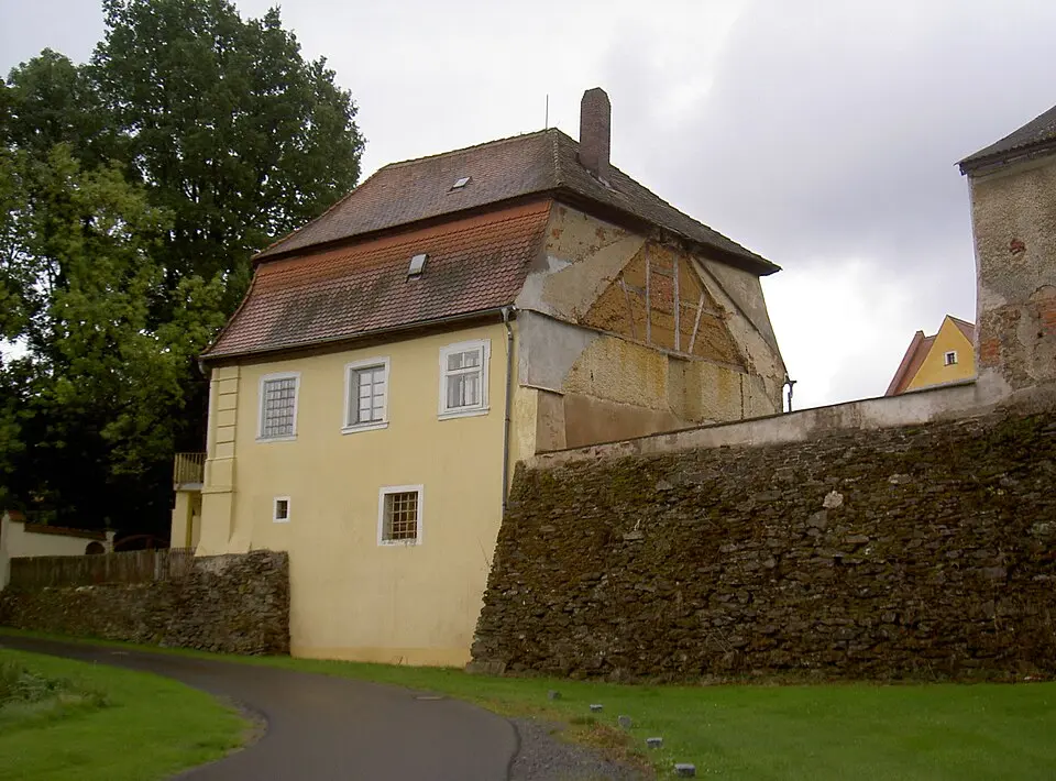 Kép: Allexkoch · CC BY-SA 4.0 Ehemaliges Schloss