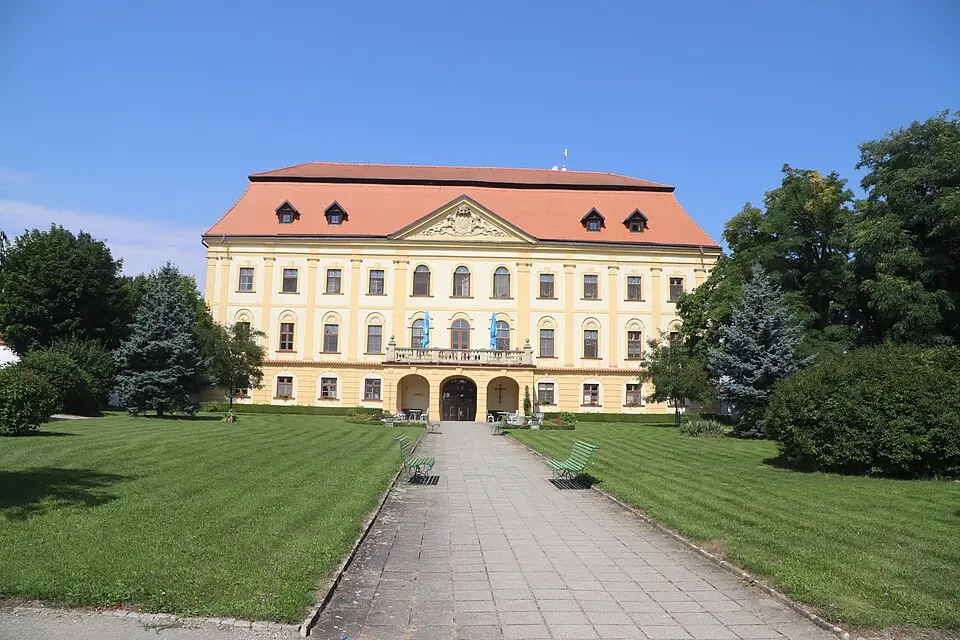 Obrázok: Jiří Sedláček · CC BY-SA 4.0 Zámek s parkem