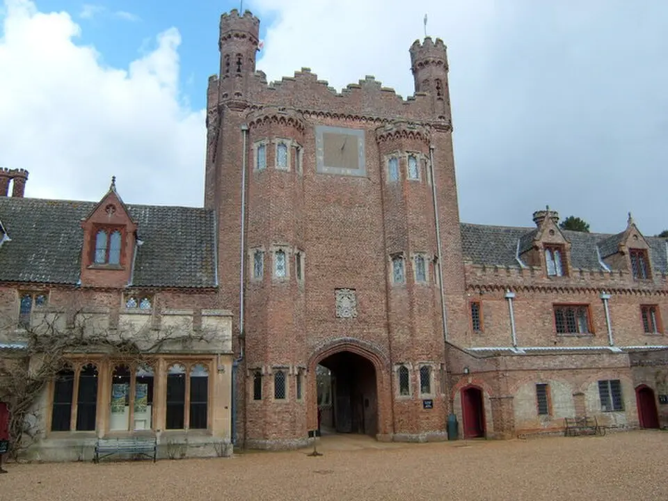 Park Boundary Wall Including Tower And Gateway