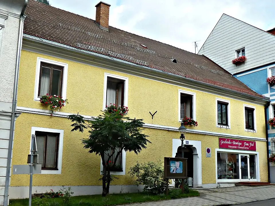 Wohn- und Geschäftshaus