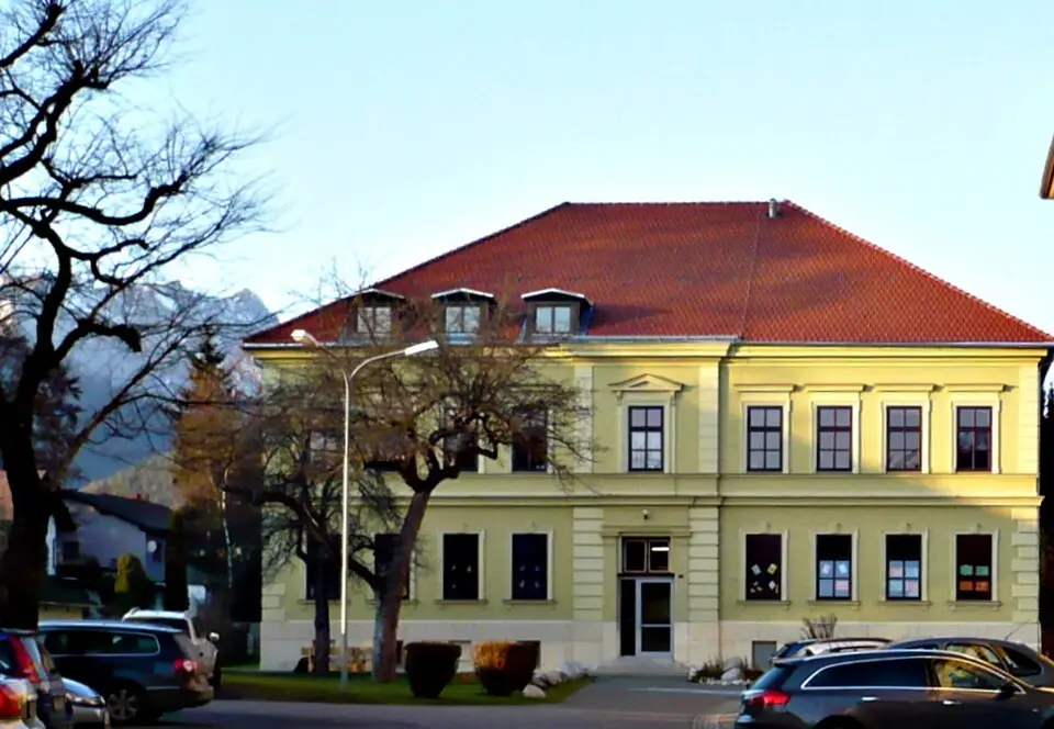 Franz-Jonas-Volksschule und Bodendenkmale