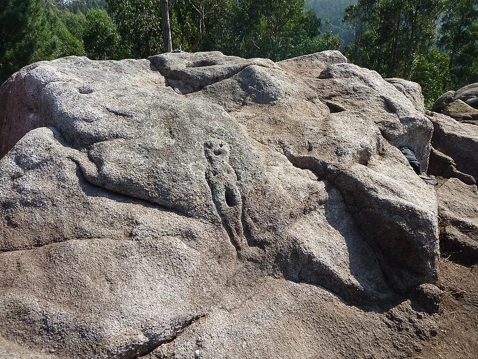 Pena Furada, Coirós