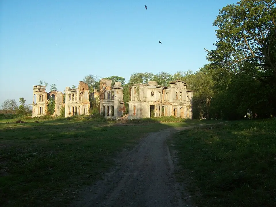 Pałac Karskich we Włostowie