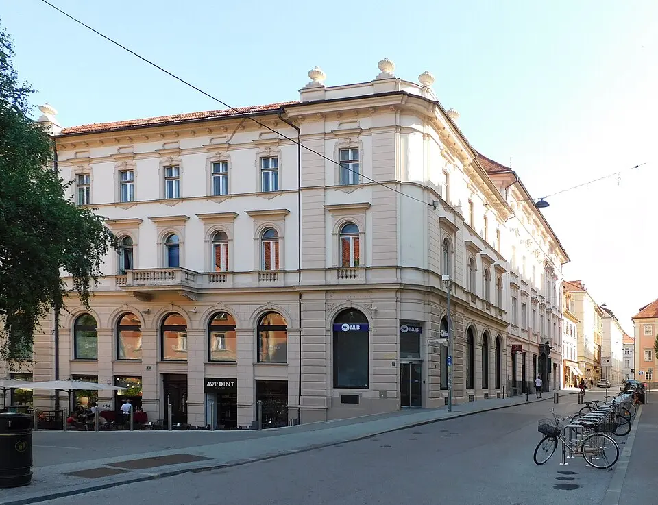 Palača Dvorni trg 2, Ljubljana