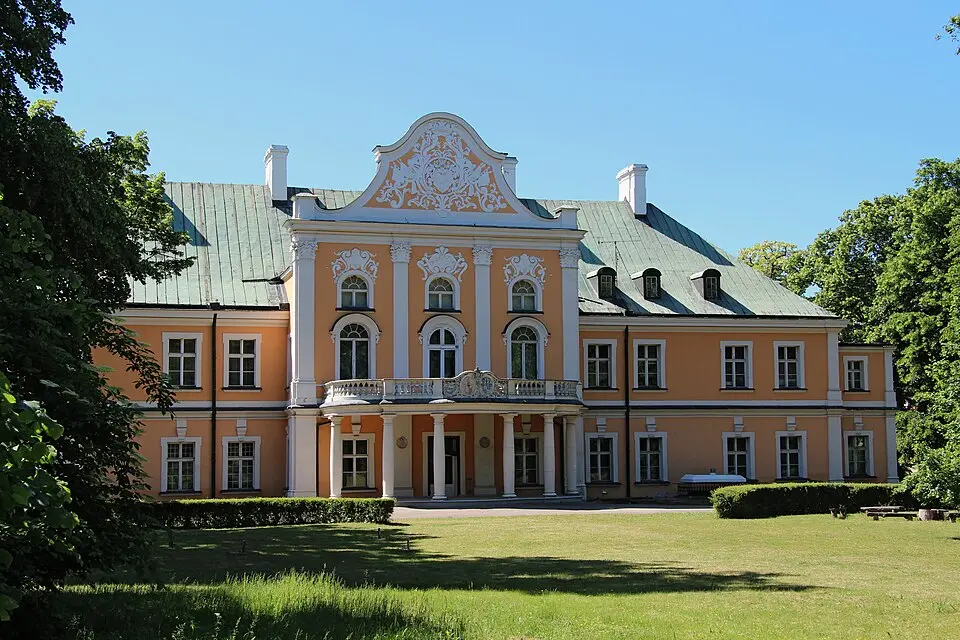 Pałac, Kościelna 11 w Czempiniu