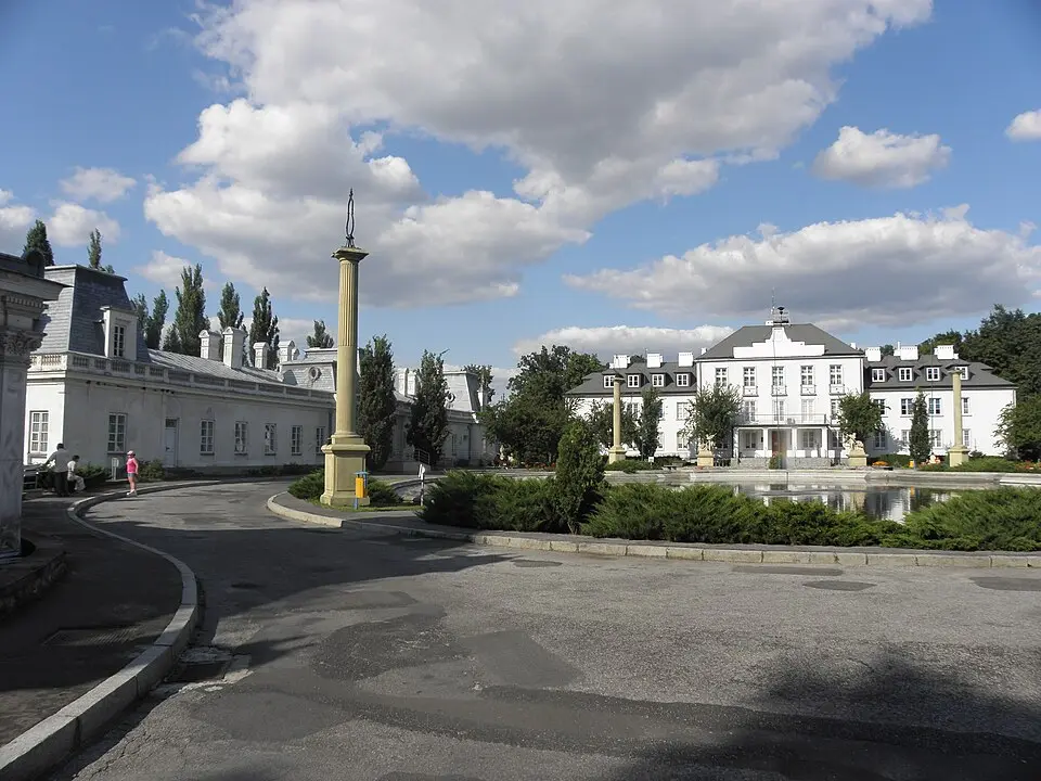 Zespół pałacowy, Warszawska 2 w Kozienicach