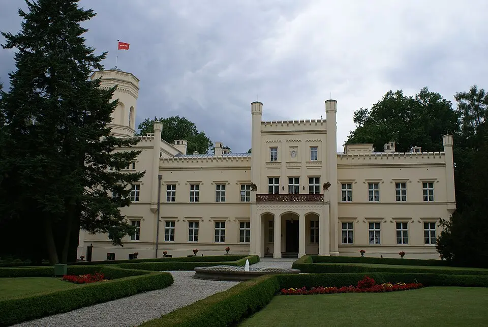 Pałac w Mierzęcinie