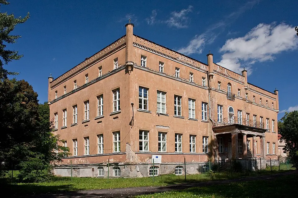 Pałac w Dąbroszyniu