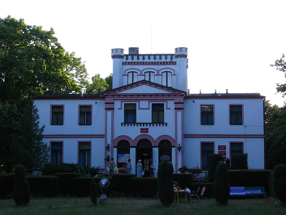 Zespół pałacowy w Giewartowie
