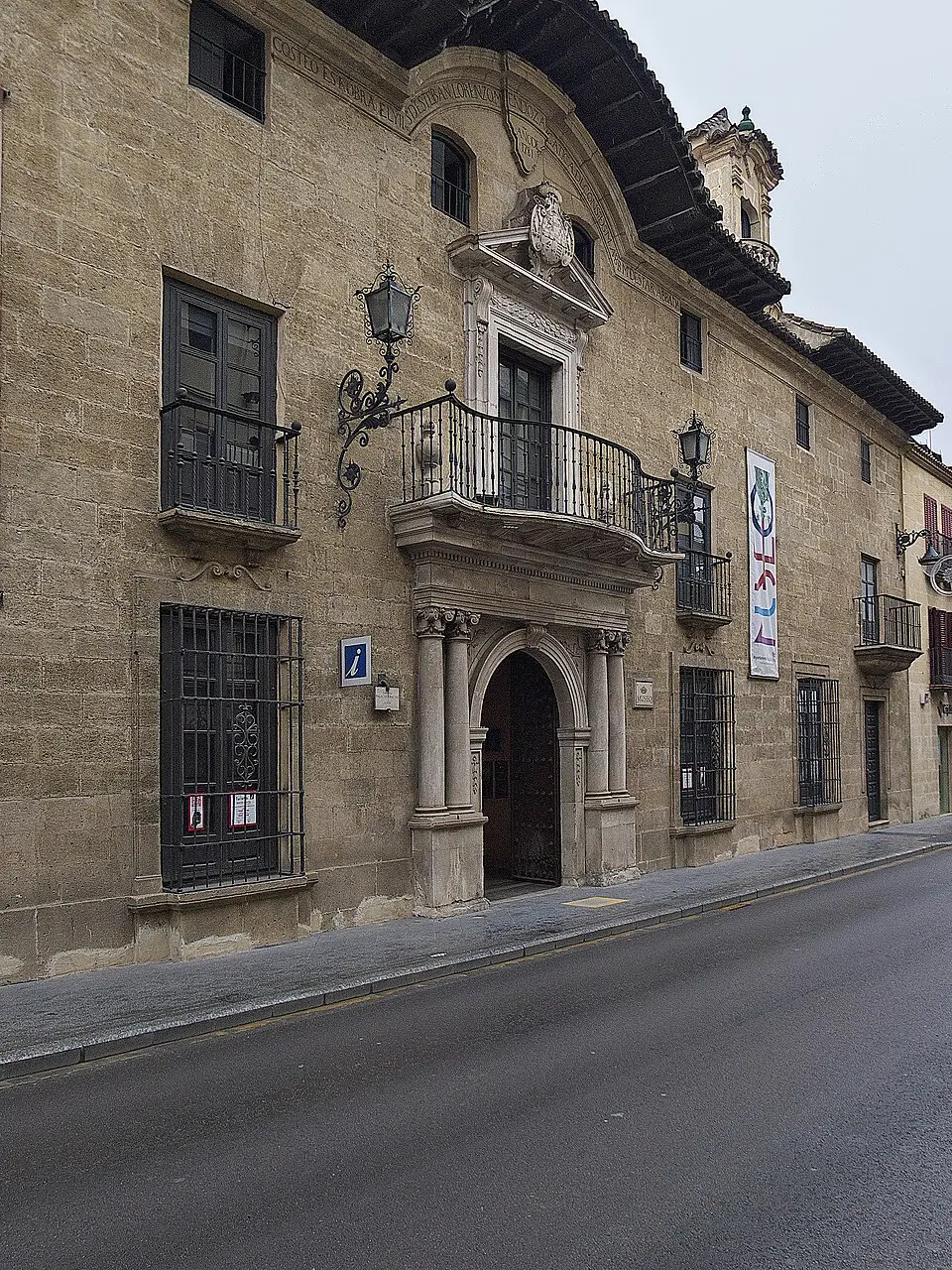 Obrázok: Jose Luis Filpo Cabana · CC BY 3.0 Palacio Abacial