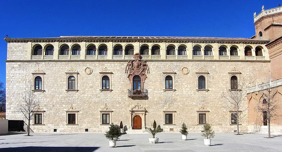 palais archiépiscopal d'Alcalá de Henares