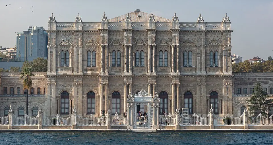 Palača Dolmabahçe