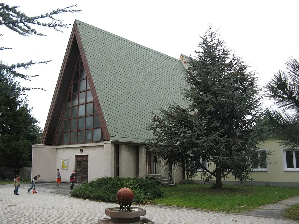 Bild: Buchhändler · CC BY-SA 3.0 Heilig-Geist-Kirche Schwechat