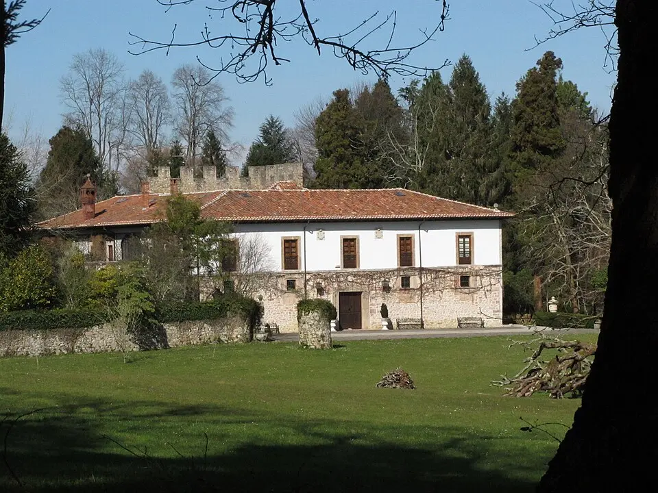 Palacio de los Condes de la Vega del Sella