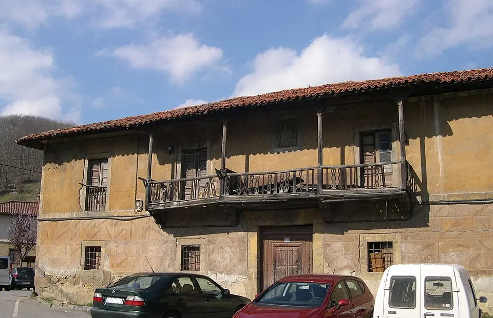 Palacio de Abajo (Cenera)