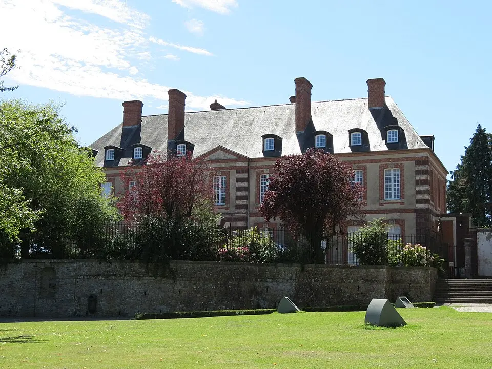 palais épiscopal de Coutances