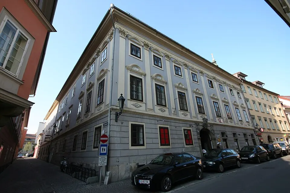 Slika: JJ55 · CC BY-SA 3.0 Helldorf-Egger'sches Palais/Palais Egger-Helldorf