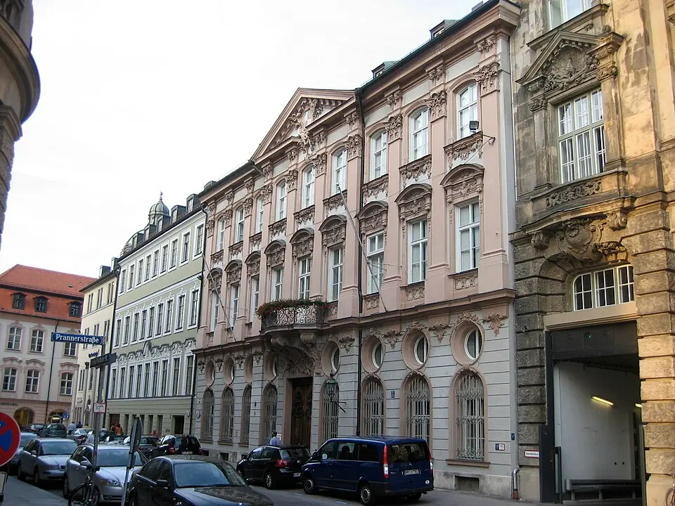 Bild: Christoph Filser · CC BY-SA 2.5 Palais Holnstein