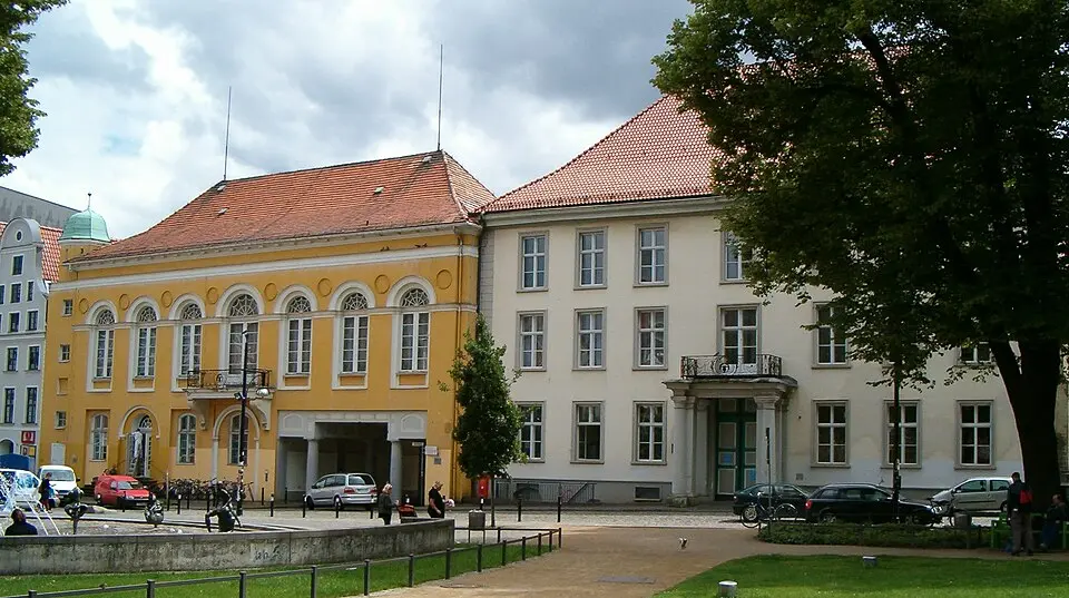 Palais und Barocksaal