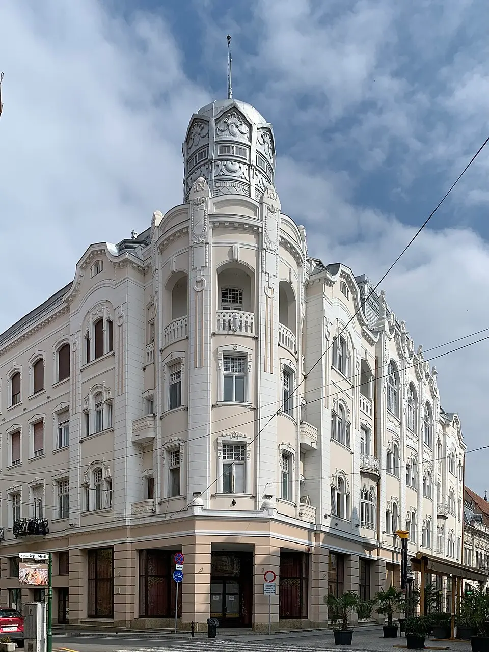Palatul Apollo din Oradea