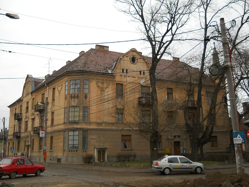 Image: IuliuSturza92 · CC BY-SA 4.0 Palatul Episcopal Sârbesc