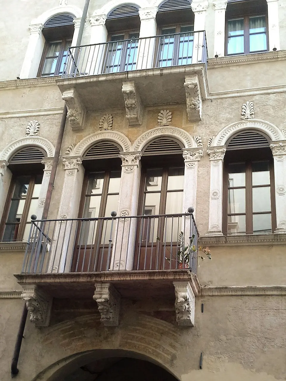 Palazzo Alidosio Conti