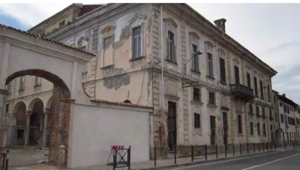 Caroelli Palace