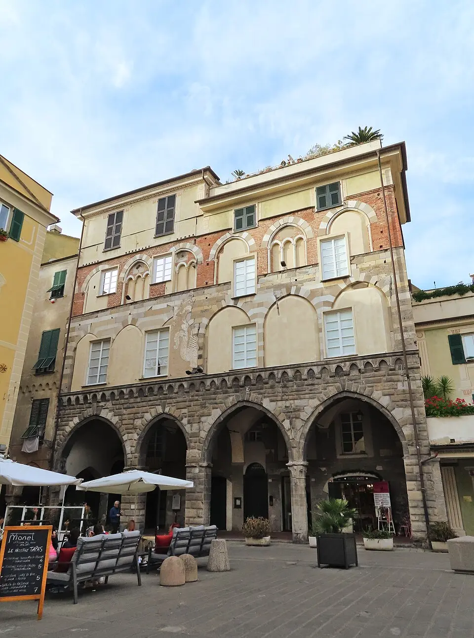 Palazzo dei portici neri