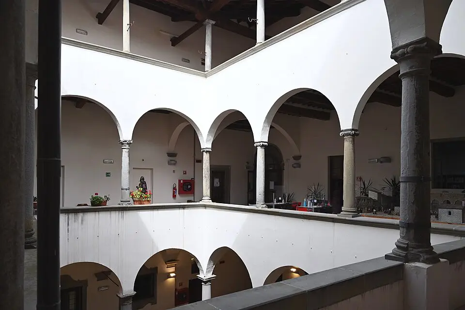 Palazzo Ducci Del Rosso