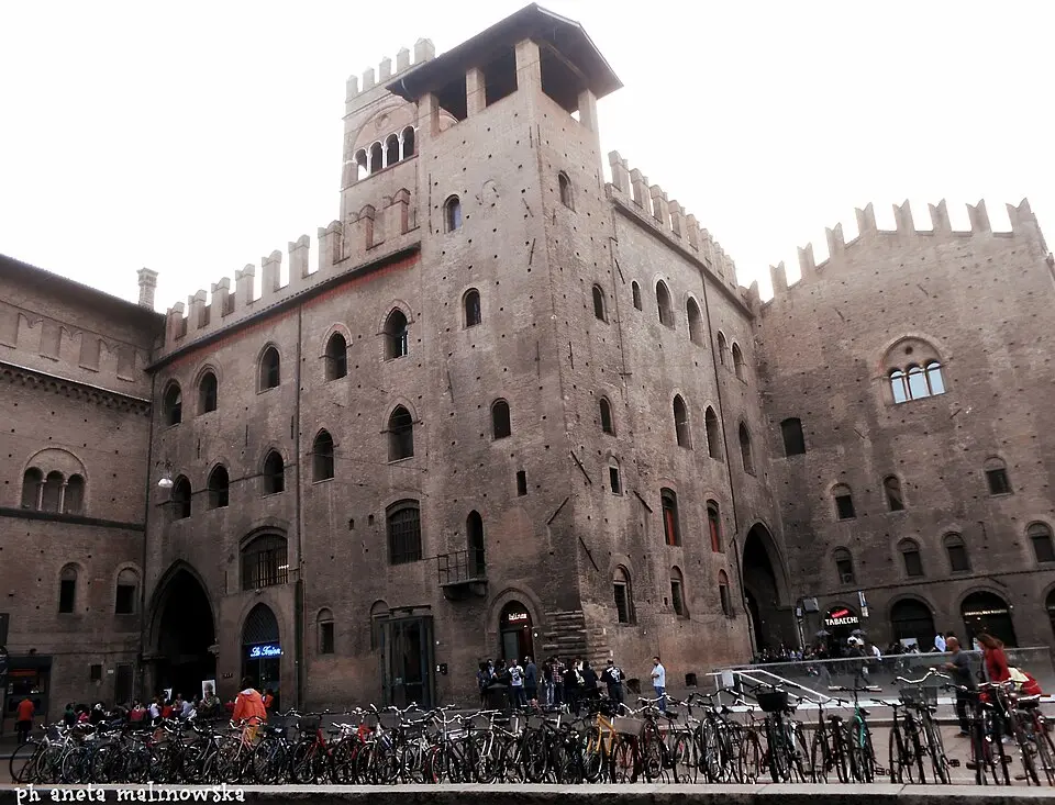 palazzo del Capitano del Popolo e Torre dei Lambertini