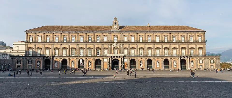 Image: Sordelli · CC BY-SA 3.0 palais royal de Naples